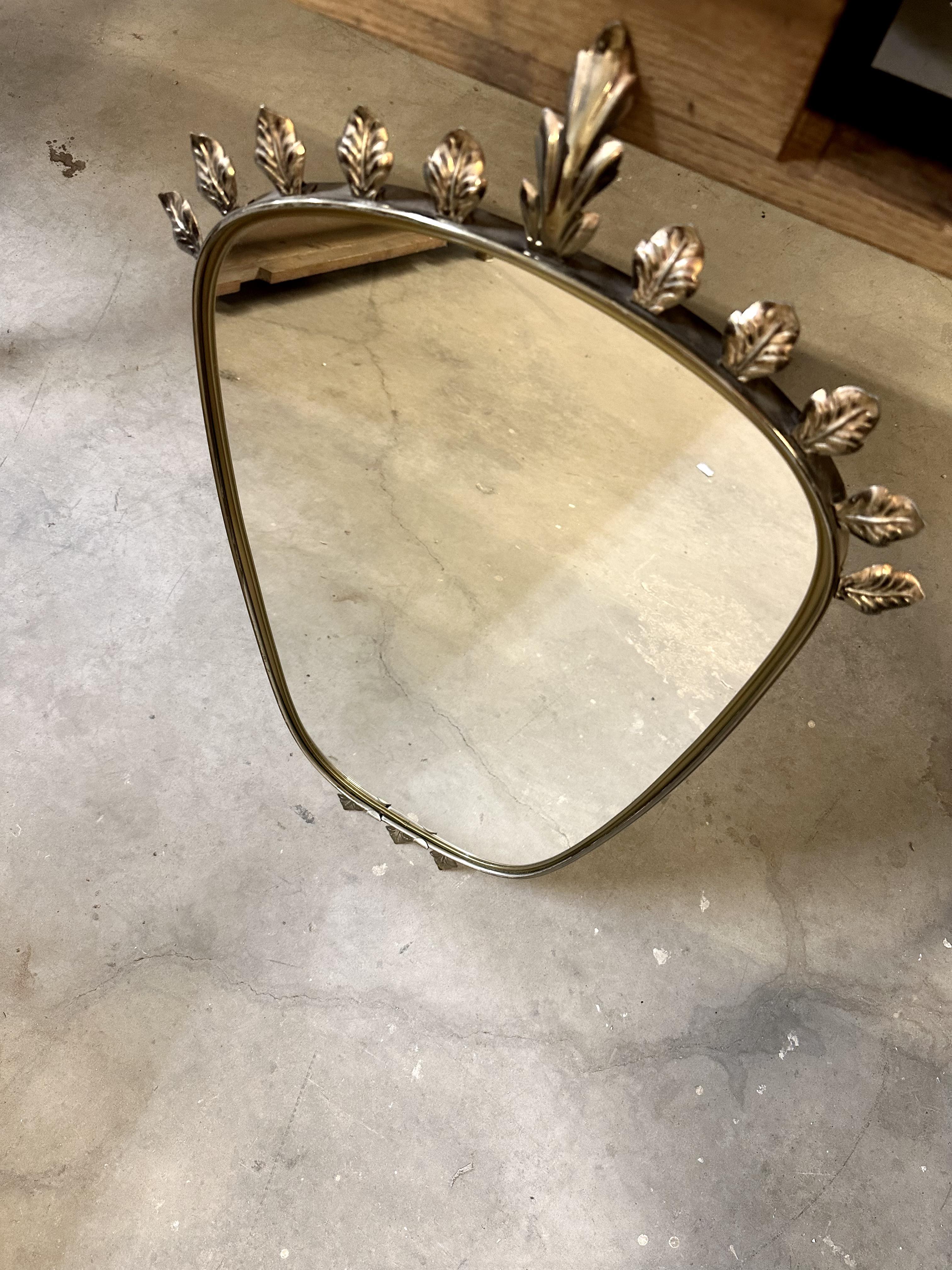 Spegel i förgylld metall